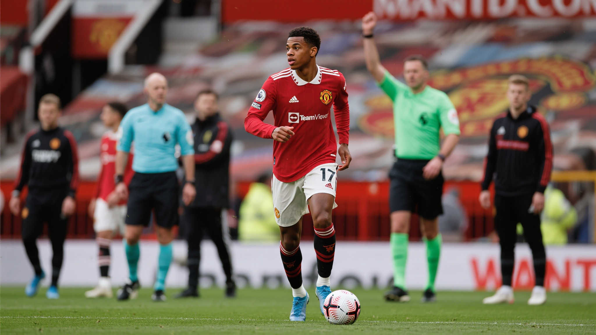 近年来，曼联致力于打造更强大的团队，以期恢复往日辉